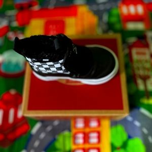 Van's slip on hi terrai baby size 4 black/white check quarter